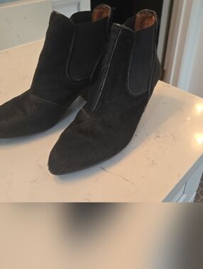 Black Pointed-Toe Chelsea Ankle Boots for Women